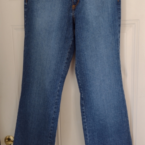 NWT NEW YORK & COMPANY.. WESTSIDE BOOT CUT STRETCH JEANS SIZE 4 AVERAGE - Picture 7 of 12